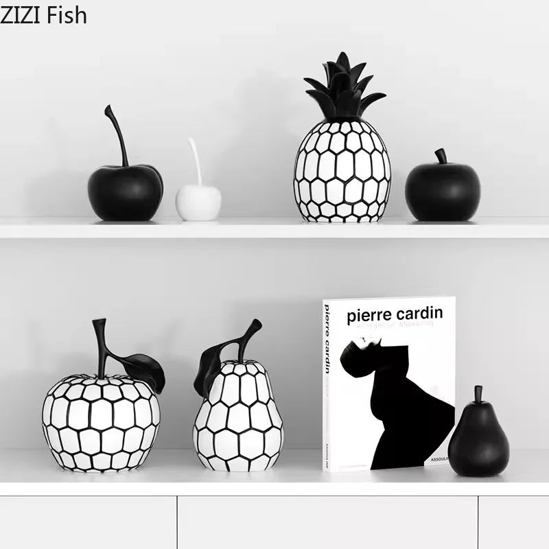 Esculturas Decorativas Frutas Listradas – Maçã e Abacaxi em Resina Minimalista Preto e Branco