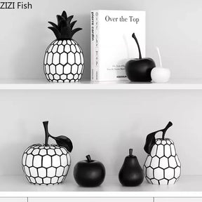 Esculturas Decorativas Frutas Listradas – Maçã e Abacaxi em Resina Minimalista Preto e Branco